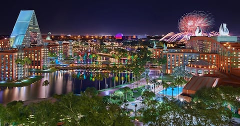 Entre adrenalina, fantasía y calma, descubrir que esta ciudad es mucho más que parques: es un refugio donde la felicidad se respira y el alma vuelve a brillar.