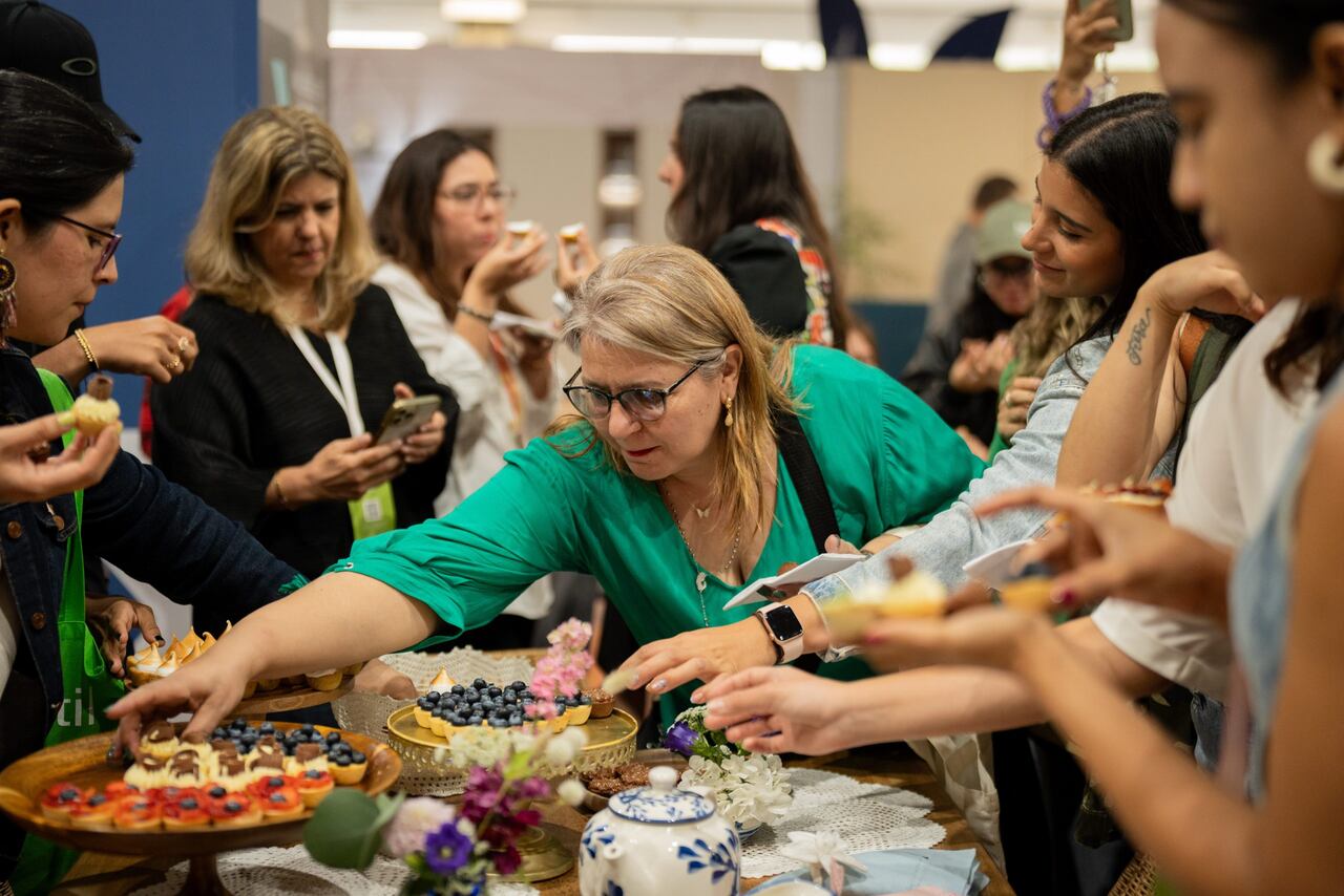 Los asistentes de Heimtextil Colombia 2025 tuvieron la oportunidad de probar las delicias dulces creadas por Valentina.