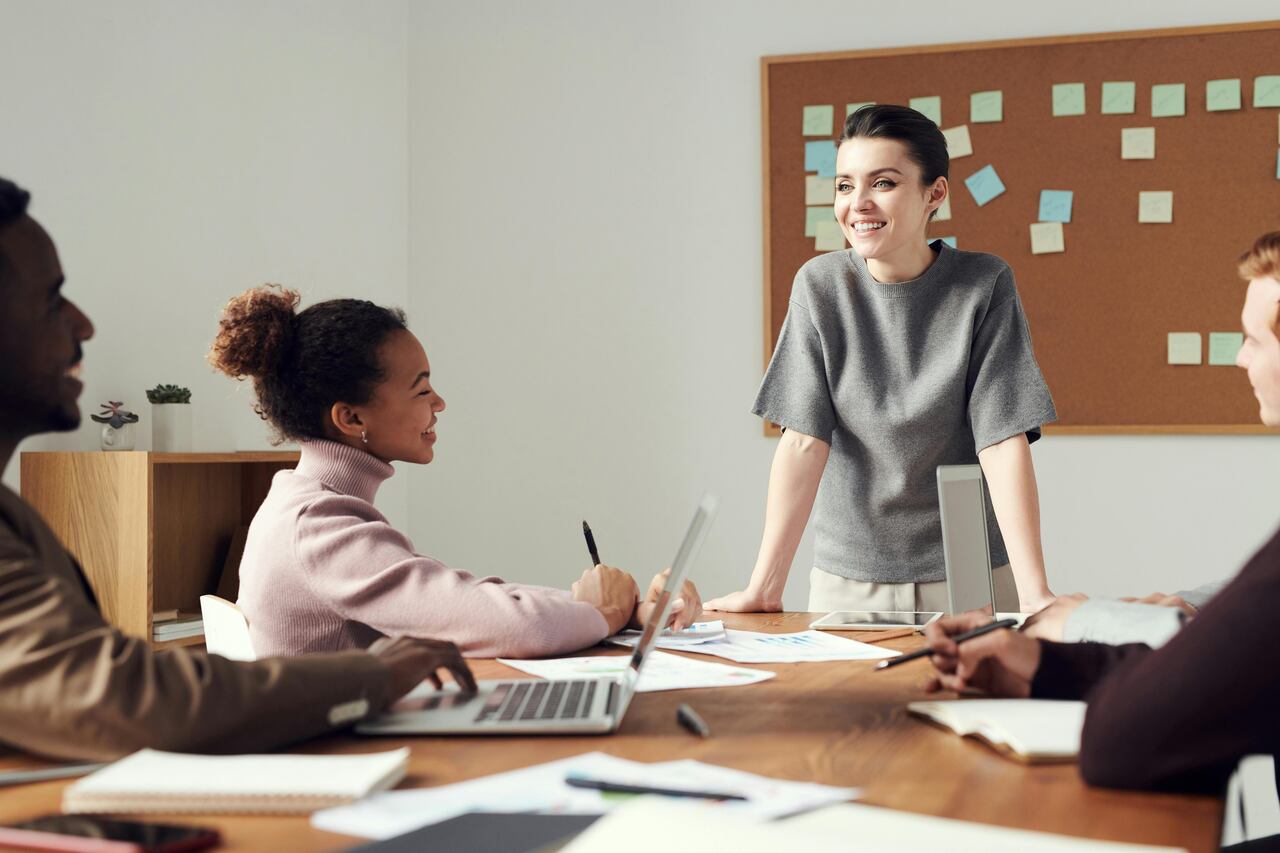 Carreras como comunicación, diseño gráfico y marketing digital son muy apetecidas por el mercado laboral de hoy, entendiendo que son una base fundamental para el reconocimiento de grandes, medianas y pequeñas empresas.