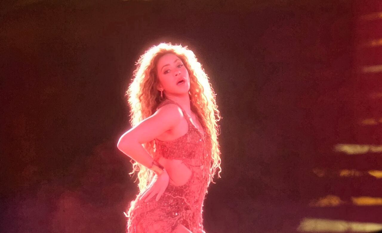 La colombiana no solo descrestó con su voz, también con sus perfectos movimientos de cadera.
