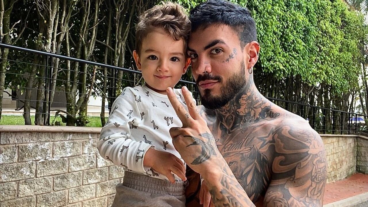 Mateo Carvajal le dice a su hijo Salvador que no puede tener novia y así reacciona