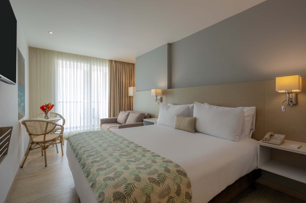 Courtyard by Marriott Santa Marta Resort: lujo contemporáneo entre mar y montaña