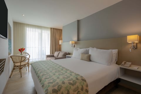 Courtyard by Marriott Santa Marta Resort: lujo contemporáneo entre mar y montaña