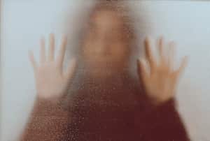 Un amigo de la influenciadora trató de calmarla.