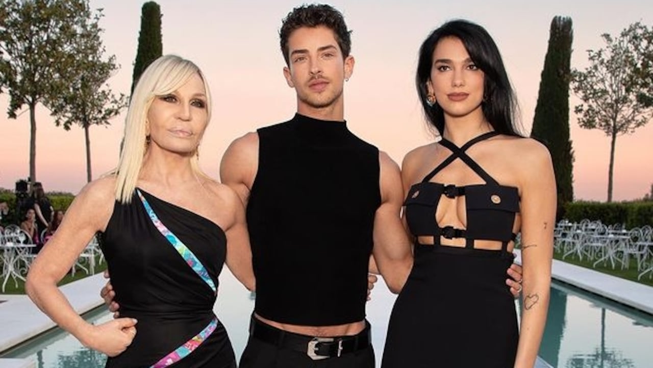 Donatella Versace y Dua Lipa lanzan 'La vacanza'
