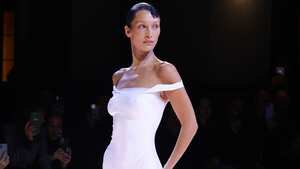 PARIS, FRANCE - SEPTEMBER 30: (EDITORIAL USE ONLY - For Non-Editorial use please seek approval from Fashion House) Bella Hadid walks the runway during the Coperni Womenswear Spring/Summer 2023 show as part of Paris Fashion Week on September 30, 2022 in Paris, France. (Photo by Pierre Suu/Getty Images)