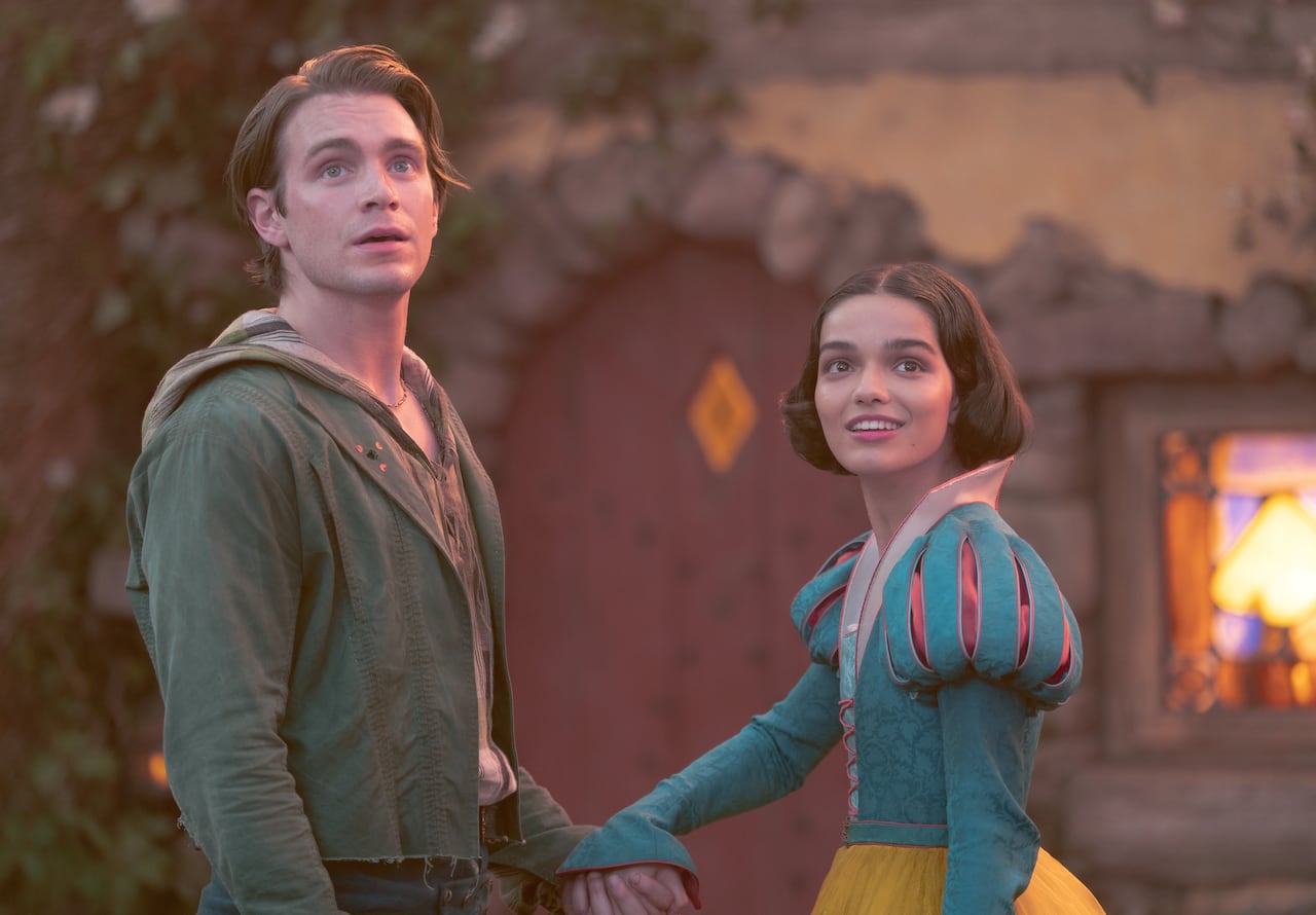 Gal Gadot como la Reina Malvada en la película de acción real de Disney, BLANCANIEVES. Foto cortesía de Disney. © 2024 Disney Enterprises, Inc. Todos los derechos reservados.