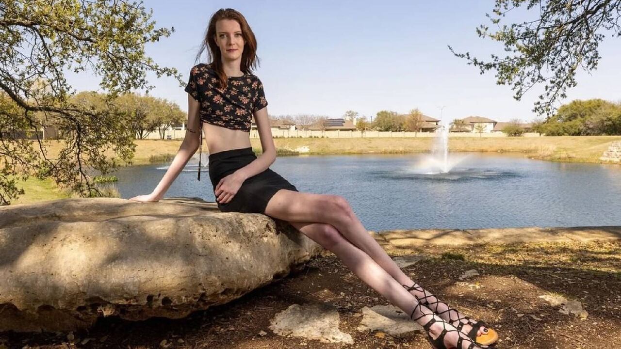 Maci Currin, la mujer con las piernas más largas del mundo.