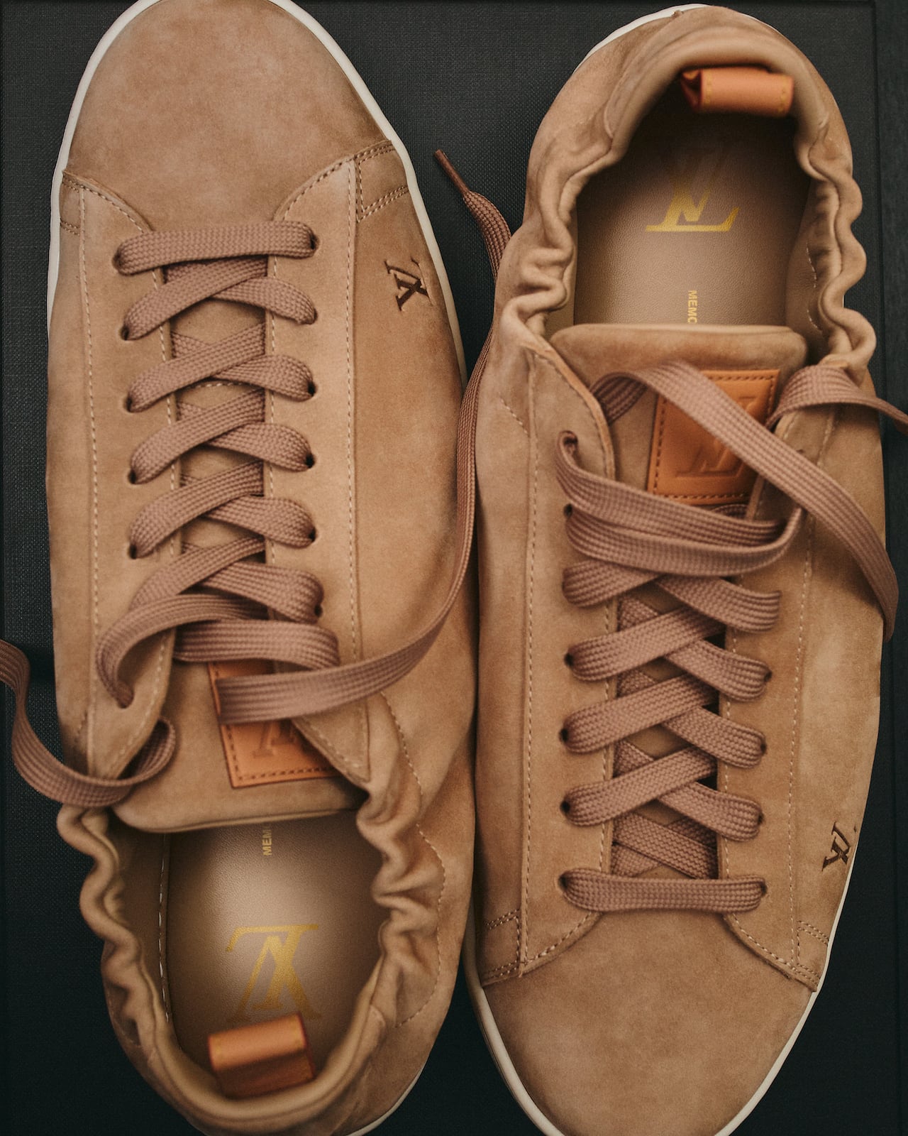 El calzado de Louis Vuitton responde a una premisa común: comodidad estructurada, sin sacrificar identidad