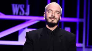 J Balvin asiste a The Future of Everything presentado por el Wall Street Journal en Spring Studios el 17 de mayo de 2022 en la ciudad de Nueva York.