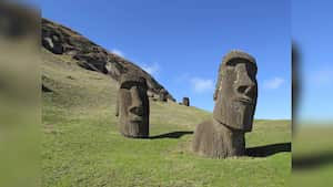 Este paraje turístico es popular por sus paisajes polinesios, su singular belleza y sus icónicos moais -estatuas de piedra talladas con forma humana. Foto: AP/ Karen Schwartz, archivo.