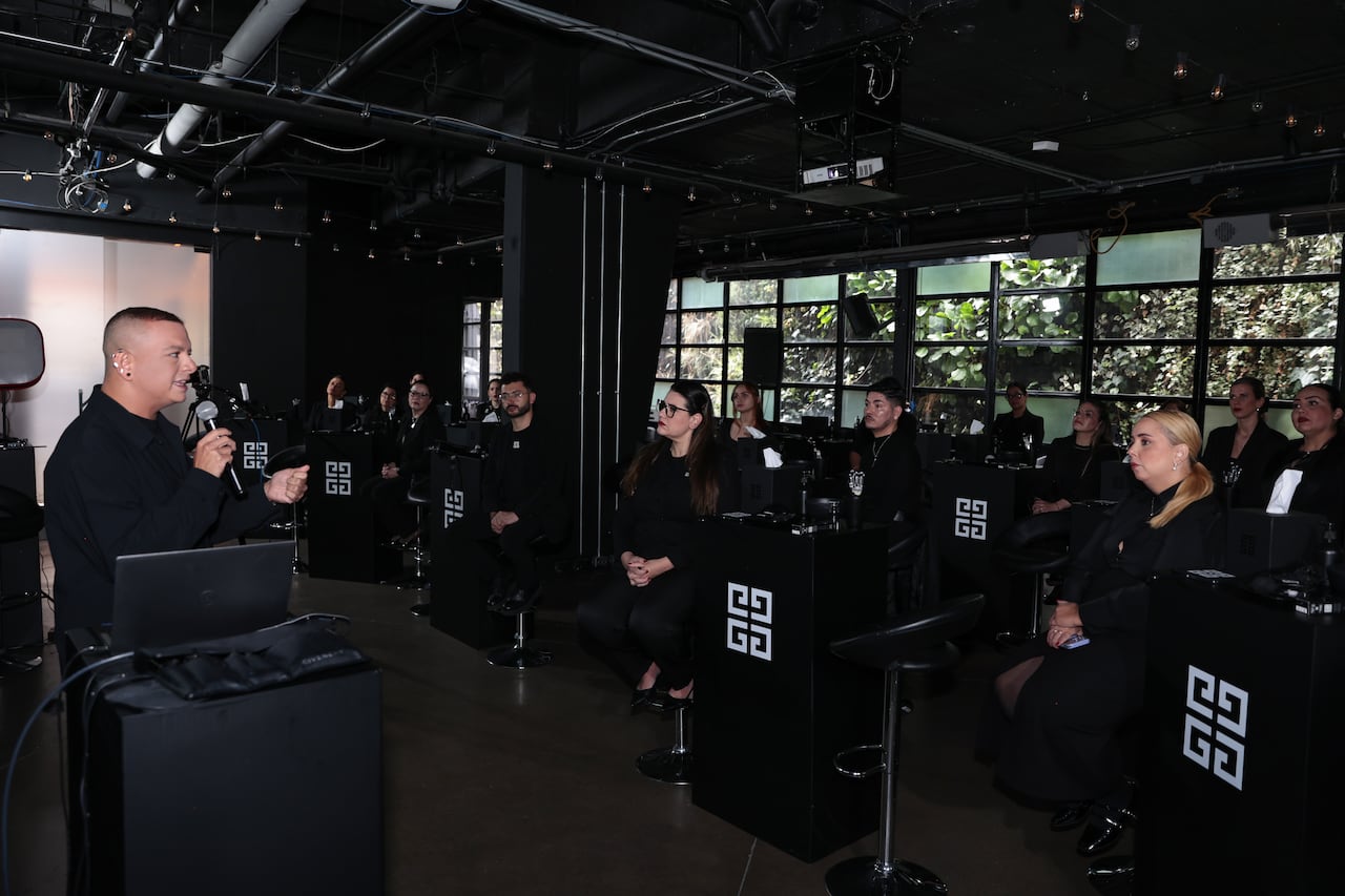 Asesoría profesional de maquillaje conducida por Navyn Ramos, Givenchy