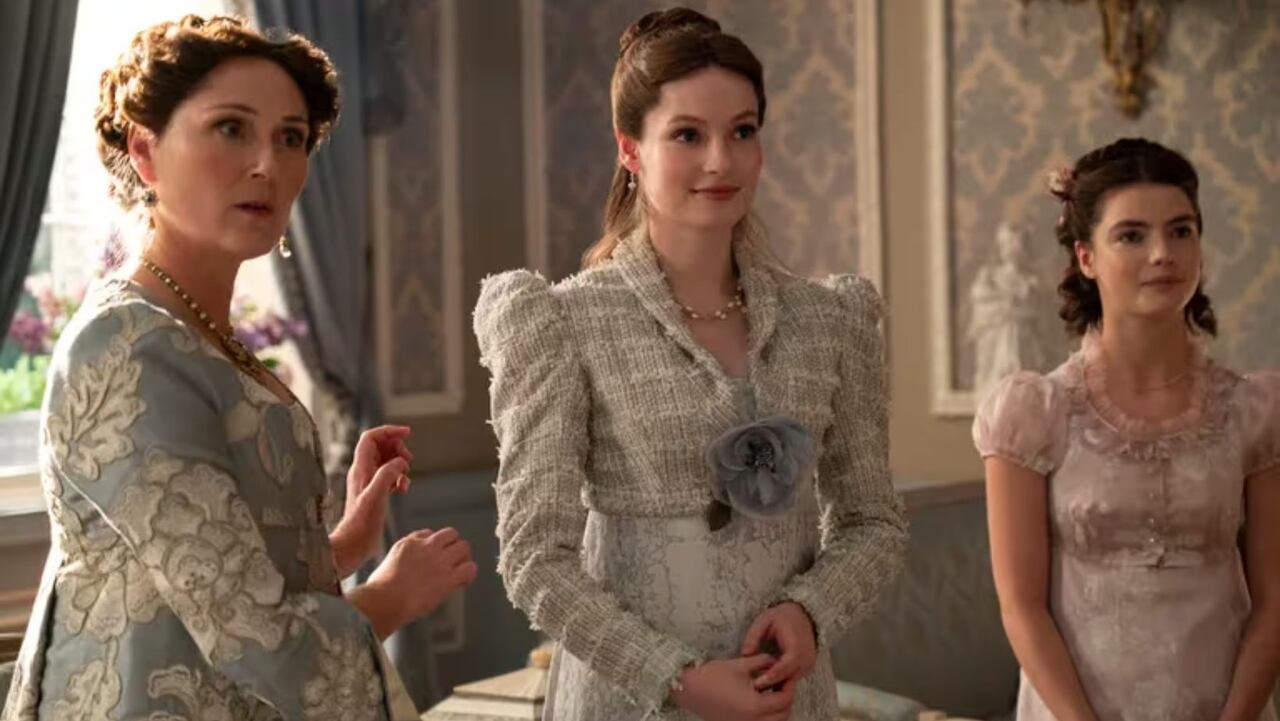 Ruth Gemmell como Lady Violet Bridgerton, Hannah Dodd como Francesca Bridgerton y Florence Hunt como Hyacinth Bridgerton acompañan la trama central de la nueva temporada. (Crédito: Liam Daniel/Netflix)