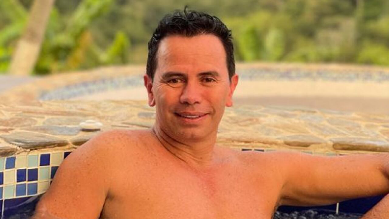 jhonny rivera suegro lina tejeiro mensaje dia de la mujer - Fucsia