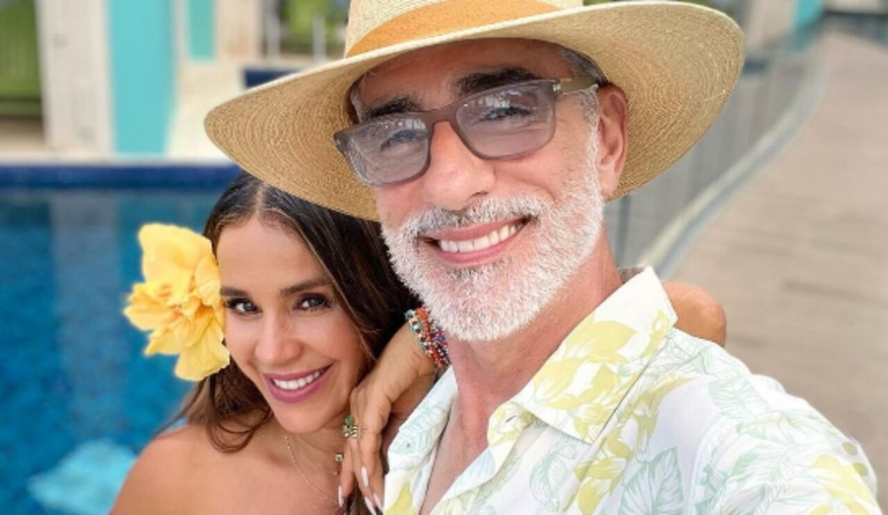 La pareja se mostró emocionada con la aparición de la actriz en una de las pantallas de Times Square.