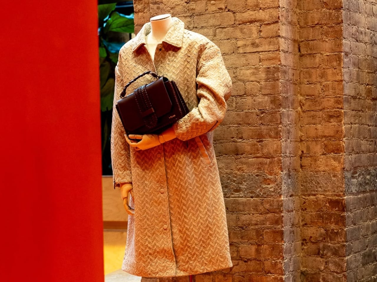 Artesanía colombiana con espíritu urbano: J Balvin y Vélez llegó a SoHo en NYFW - Foto tomada con Ray Ban Meta