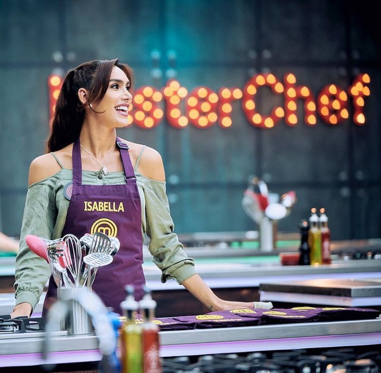 Isabella Santiago hace grosero gesto a jurados de "MasterChef Celebrity Colombia"