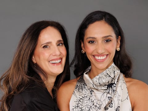 Beatriz Camacho y el arte de tejer vínculos: una conversación entre madre e hija