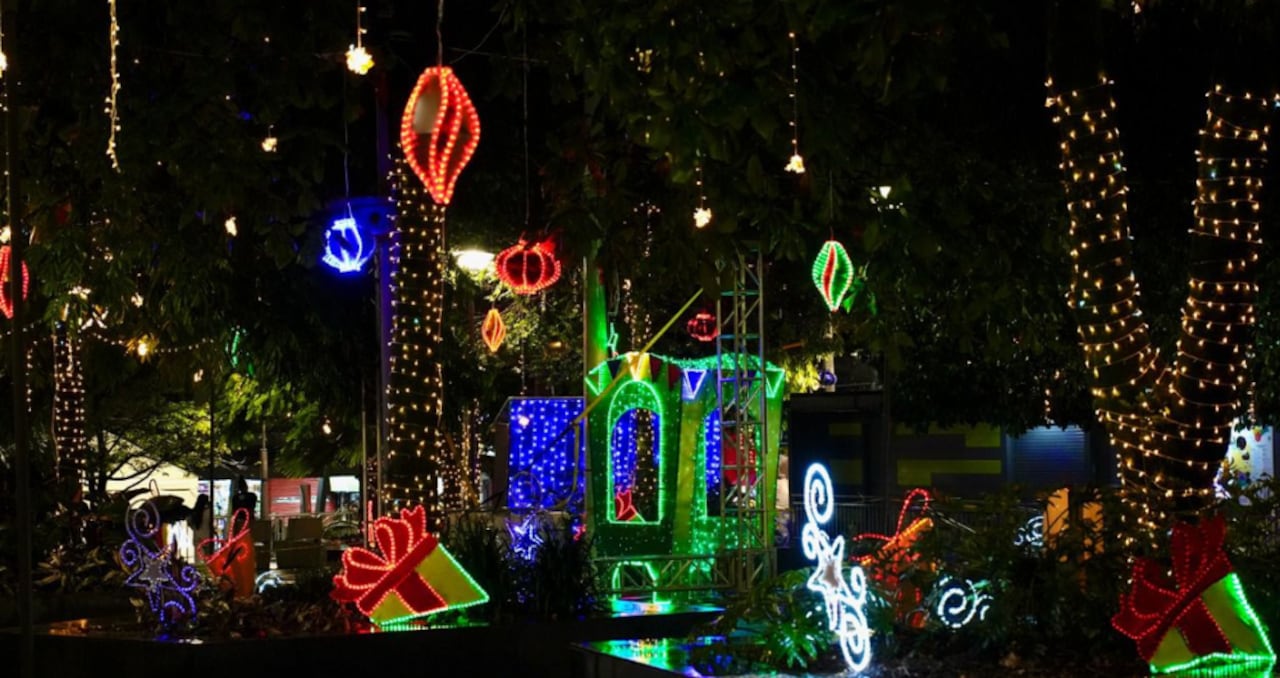 Alumbrado navideño en el municipio de Envigado.
