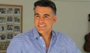 El presentador mostró la transformación de su rostro por medio del maquillaje