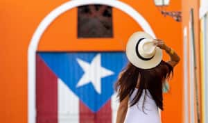 Puerto Rico recibe cada año millones de visitantes, quienes terminan enamorándose de su gente, cultura y gastronomía.