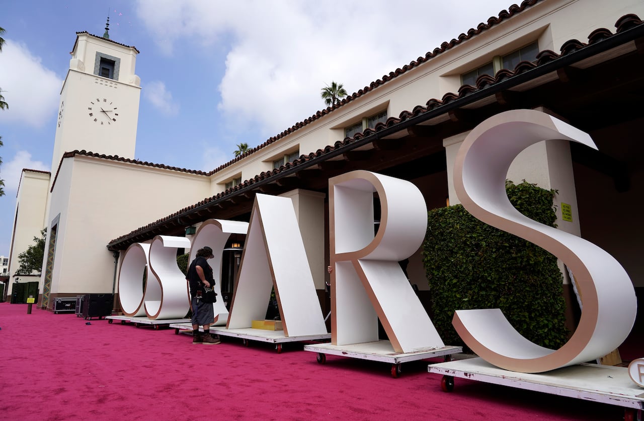 La alfombra roja para los Premios de la Academia en la estación de tren Union Station en Los Angeles. (AP Foto/Chris Pizzello, Pool)