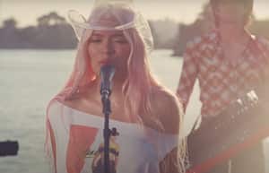 Karol G hace un homenaje a Selena Quintanilla en "Mi ex tenía razón".