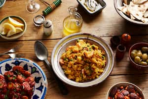 Tapas españolas y paella.