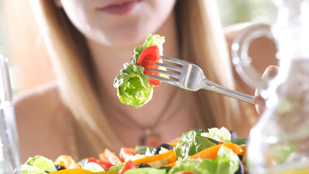 Las ensaladas son saludables pero también pueden provocar efectos adversos si se consume en exceso.