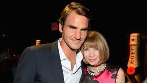 El tenista profesional Roger Federer  y la editora en jefe de Vogue Anna Wintour asisten a Moet & Chandon.