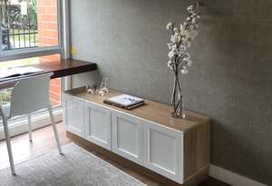 En la tendencia clásico moderna priman los colores neutros y la simplicidad en el mobiliario.