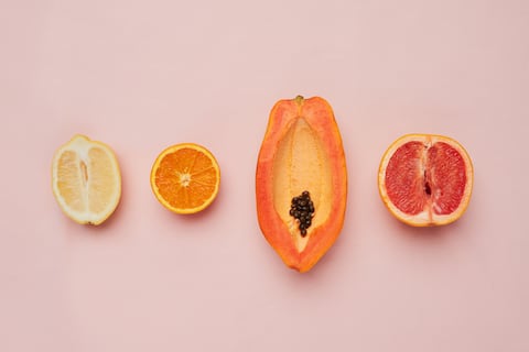 La gama de colores en los que transita la vagina van desde el rosa, tonos marrones y hasta violetas. En caso de cambios abruptos lo mejor es consultar con el especialista.