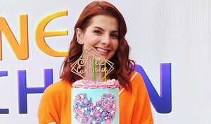 Carolina Cruz rompió la piñata por su cumpleaños y 'asustó' a sus compañeros de Día a Día