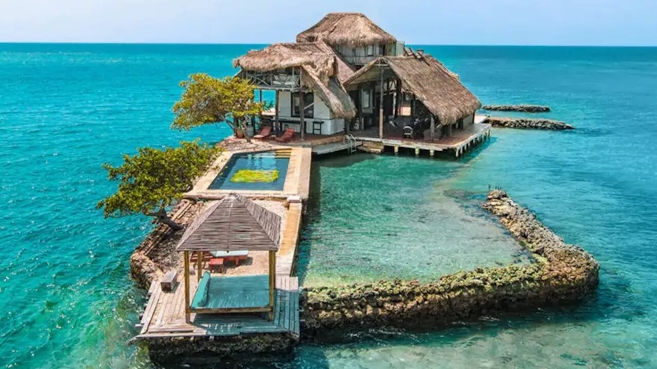 Isla en Mar Azul con Piscina Kalua. Cartagena, Colombia