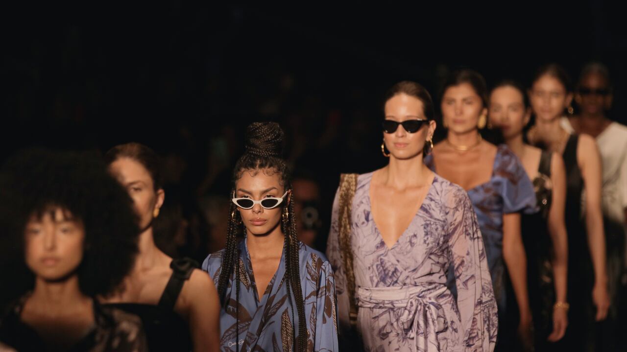 Pasarela Carolina Estefan presentando su colección Paloemango en Bogotá Fashion Week 2022