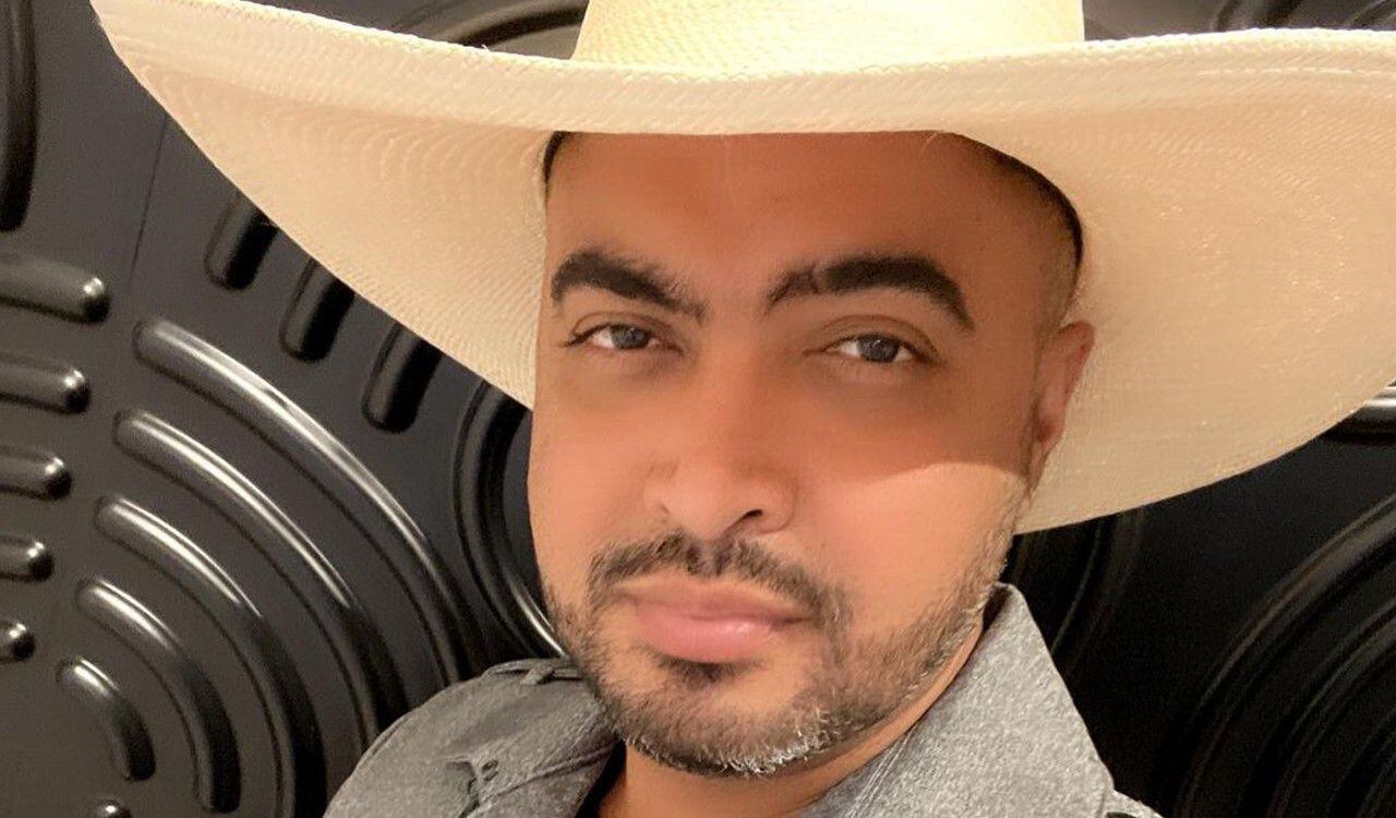 Jhon Alex Castaño, cantante de música popular.