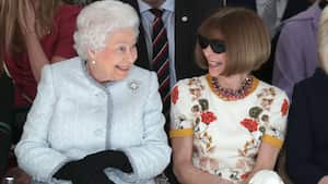 LONDON, ENGLAND - FEBRUARY 20:  Queen Elizabeth II sits next to Anna Wintour as they view Richard Quinn's runway show before presenting him with the inaugural Queen Elizabeth II Award for British Design as she visits London Fashion Week's BFC Show Space on February 20, 2018 in London, United Kingdom. (Photo by Yui Mok - Pool/Getty Images)