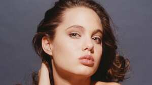 LOS ANGELES - JANUARY 11:  Sixteen year old actress Angelina Jolie poses for a portrait session on January 11, 1991 in Los Angeles, California. (Photo by Harry Langdon/Getty Images)