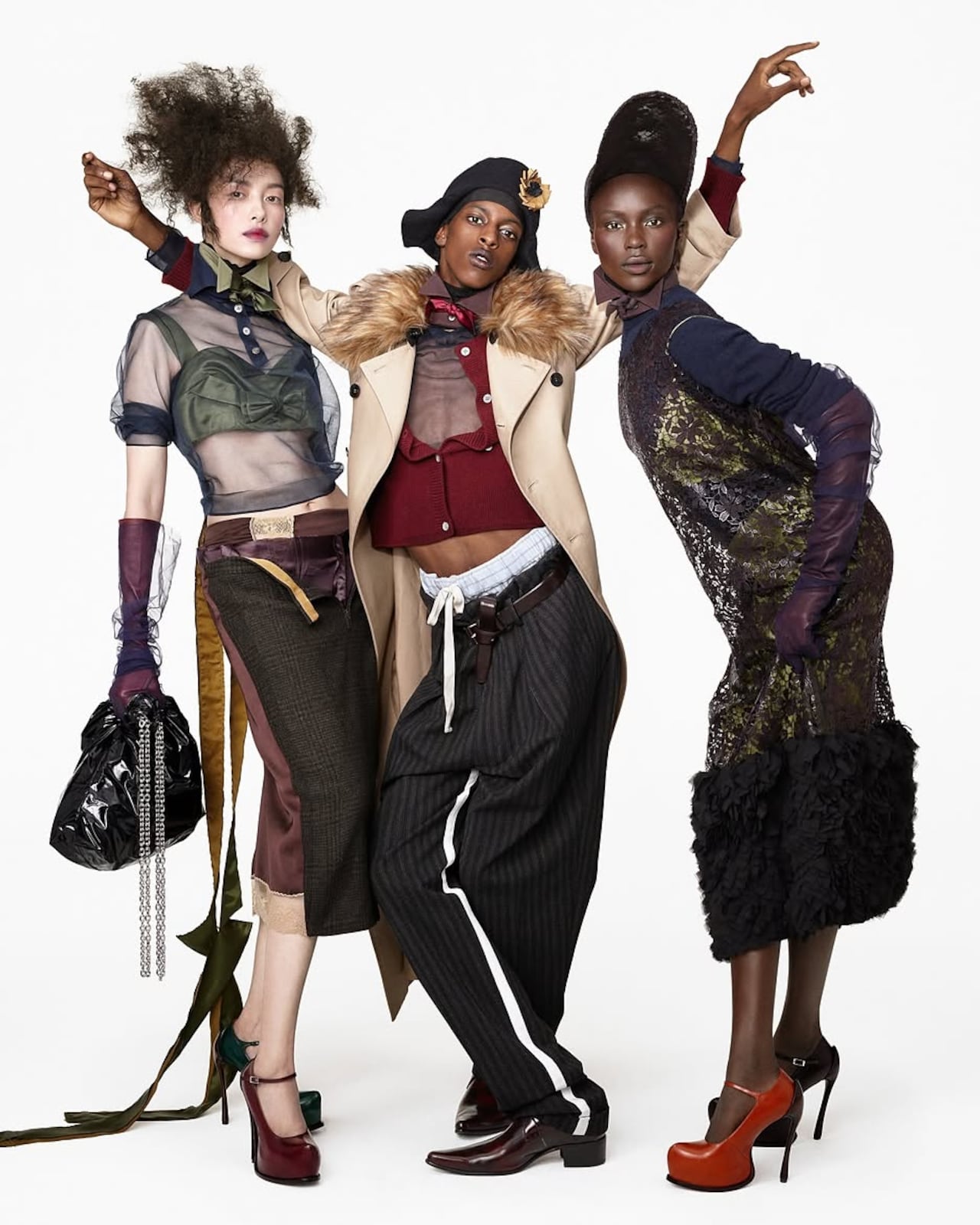 Los vestidos de seda, encaje y tul llevan el lenguaje teatral de Galliano al universo cotidiano de Zara.