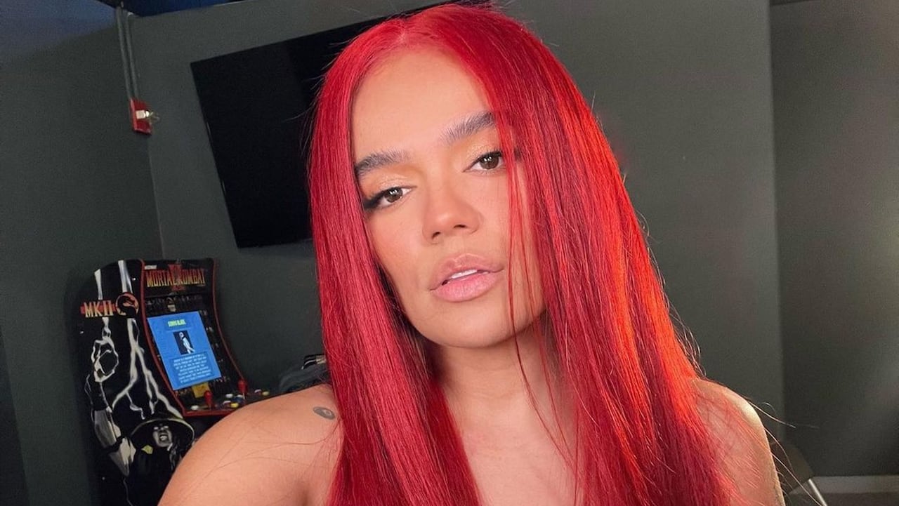 Karol G posó sin sostén, todo para presumir un tatuaje muy escondido