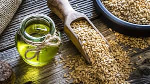 Expertos aconsejan tomar el agua de linaza en ayunas. Foto: Getty Images.