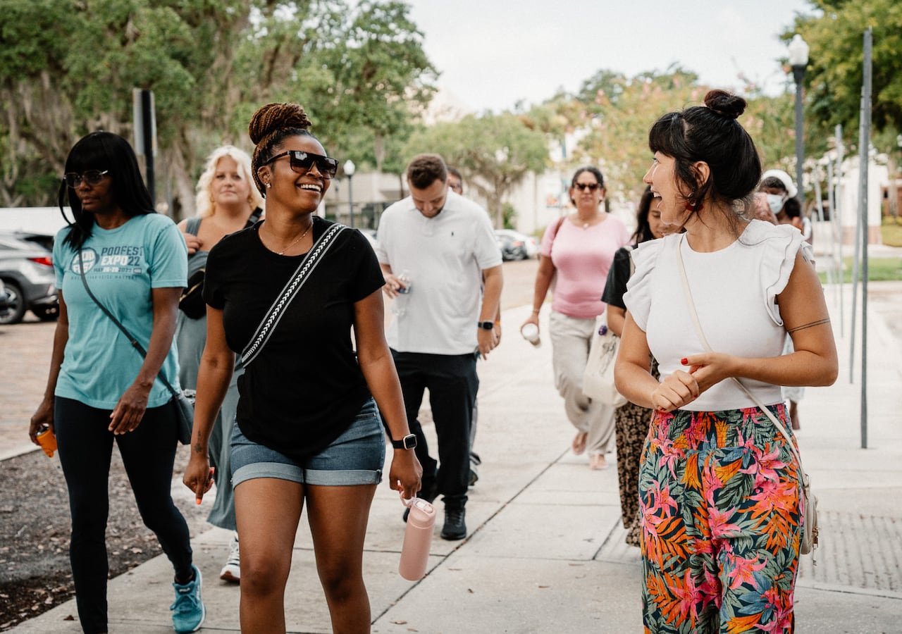 La magia de Orlando también se siente en sus museos, parques, lagos, en una caminata al aire libre o mientras se explora su atractiva escena artística y cultural.