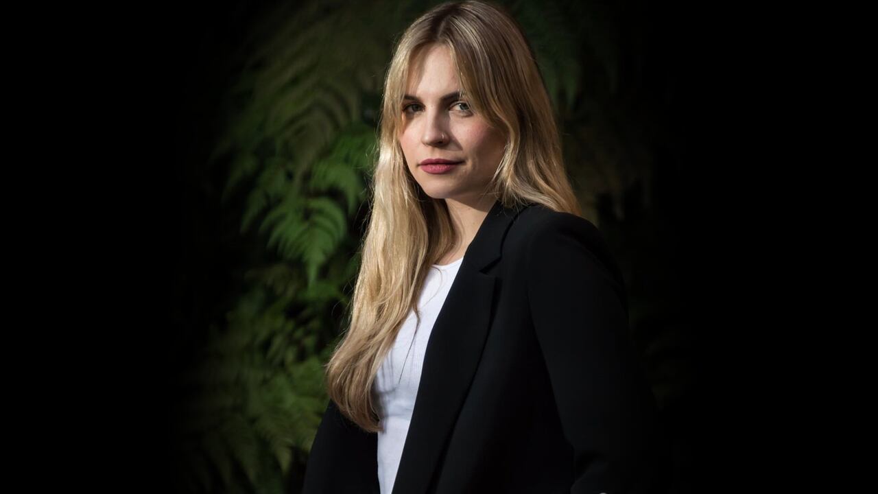 María del Mar Ramón, escritora colombiana, autora de Tirar y vivir sin culpa, La Manada y Todo muere salvo el mar.