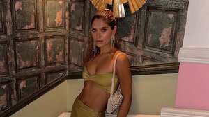 Laura Tobón muestra su cuerpo en la ducha y recibe halagos