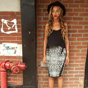 Las faldas de tubo también son otro imprescindible en el clóset de la artista. Foto: Instagram