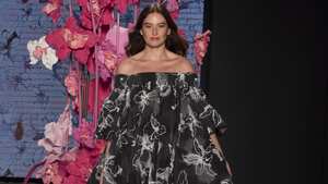 Taliana Vargas en la pasarela de María Elena Villamil con el apoyo de Parques Nacionales Naturales en Colombiamoda