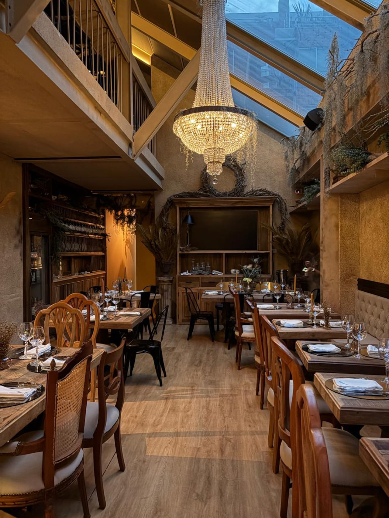 Chez Migu abre su primera sede en la capital con una propuesta que combina alta gastronomía, ambiente íntimo y una experiencia sensorial inspirada en la elegancia parisina