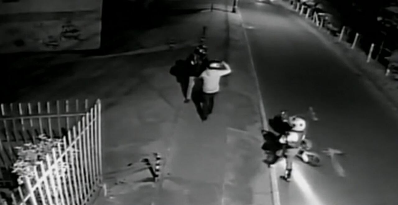 Mujer policía frustró un atraco.