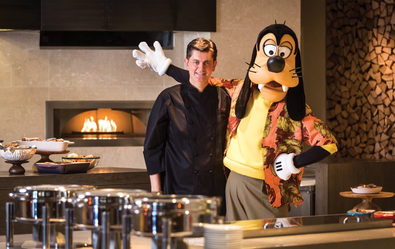El hotel también cuenta con el exclusivo desayuno Good Morning Breakfast with Goofy and His Pals, que brinda una experiencia mágica con personajes de Disney en un entorno tranquilo y refinado.