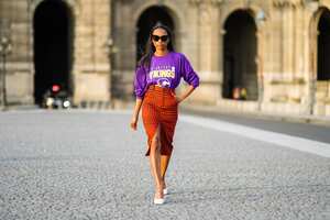 Este estilo de falda es muy versátil por lo que puede ser llevada a la oficina o un evento casual.